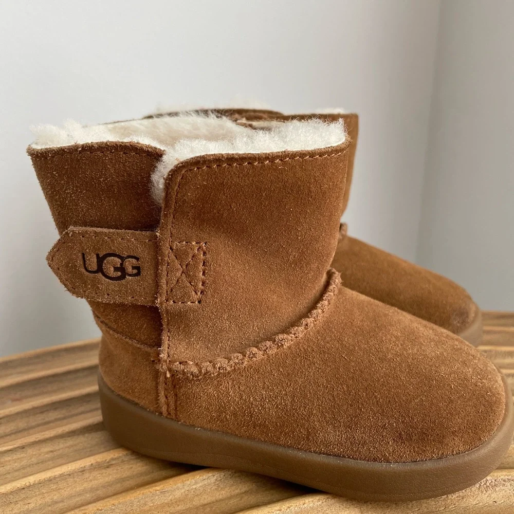 UGG Keelan Toddler Boots – Chestnut – Size 4/5